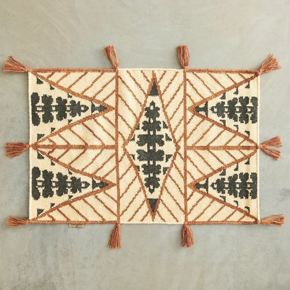 Anthropologie Home. Geometric Patterned Rug in Cream and Brown